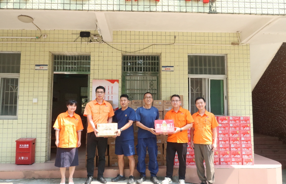 7球友会网页版民爆为高温环境奋战一线的广州增城森林消防大队送上夏日清凉_副本.jpg